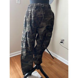 CAMO JOGGERS MEDIUM W/ZIPPER POCKET ON SIDE BLACK DRAWSTRING DARK ARTIC CAMO